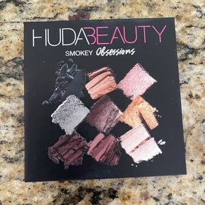 Huda beauty Smokey obsessions